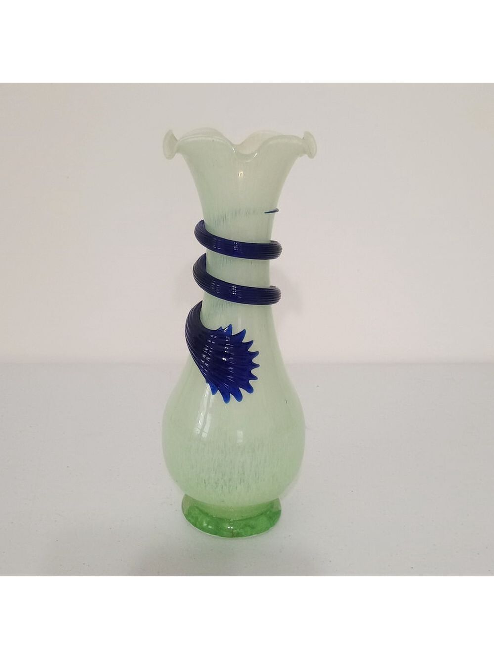 Lavorazione Arte Murano Green Art Glass Vase W/ Blue Applied Spiral Twist